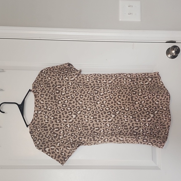 Zoe & Liv Animal Print Top Size Medium - Picture 2 of 3